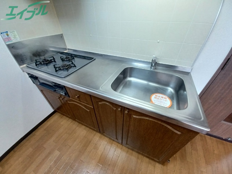 キッチン　別部屋反転参考写真です