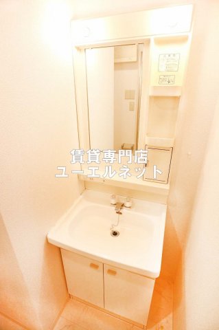 洗面設備　清潔感ある独立洗面台で毎日気持ちよく♪