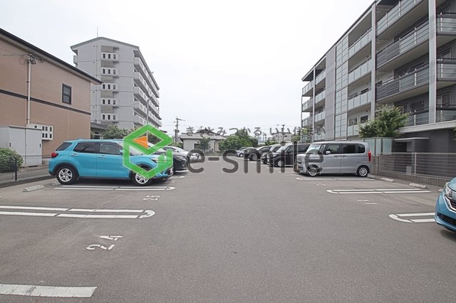 駐車場　駐車場に車を止められます