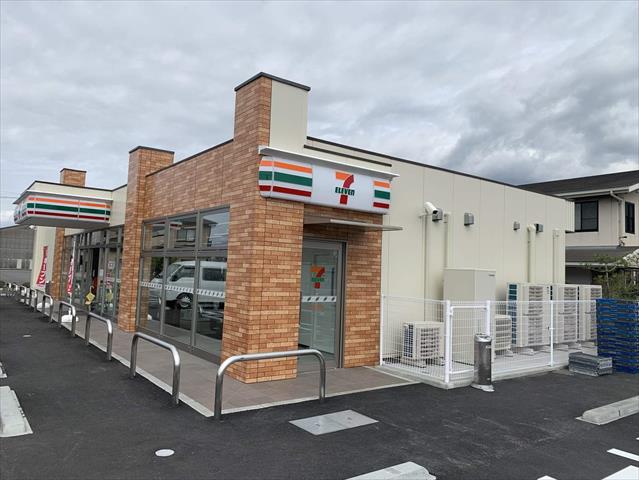 コンビニ　セブンイレブン（コンビニ）まで1180m