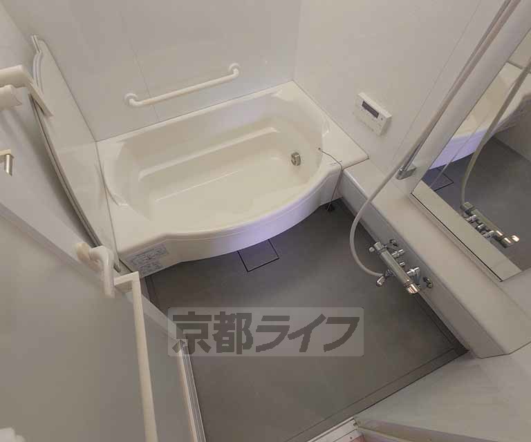バス・シャワールーム　高級感のあるお風呂