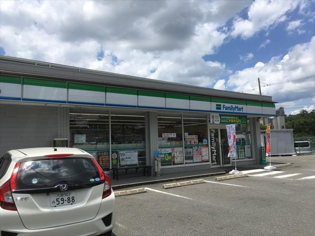 コンビニ　ファミリーマート（コンビニ）まで841m