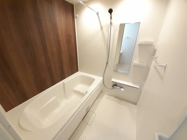 バス・シャワールーム　落ち着いた空間のお風呂です