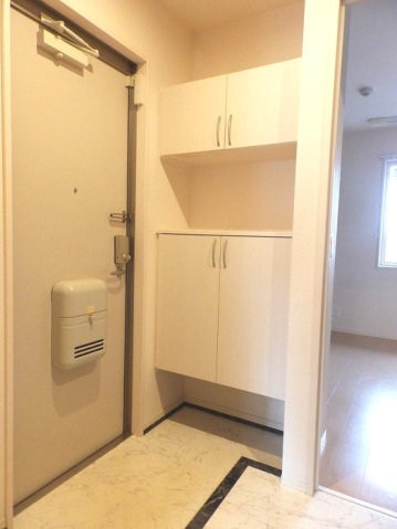 玄関　写真は別のお部屋です。※現況を優先します