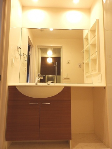 洗面設備　写真は別のお部屋です。※現況を優先します