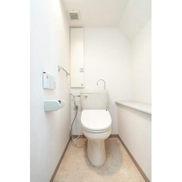 トイレ　※写真は同タイプ住戸です。