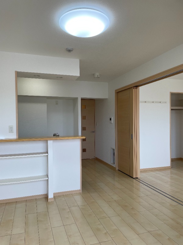 居室・リビング　写真は別の部屋になります。