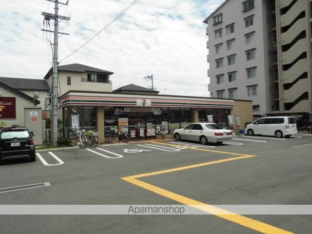 コンビニ　セブンイレブン（コンビニ）まで697m