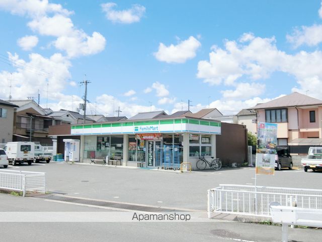 コンビニ　ファミリーマート（コンビニ）まで476m