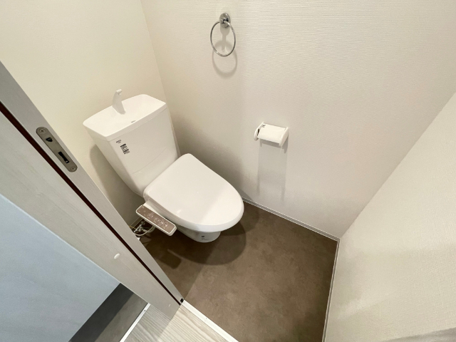 トイレ　温水洗浄便座付きのトイレです