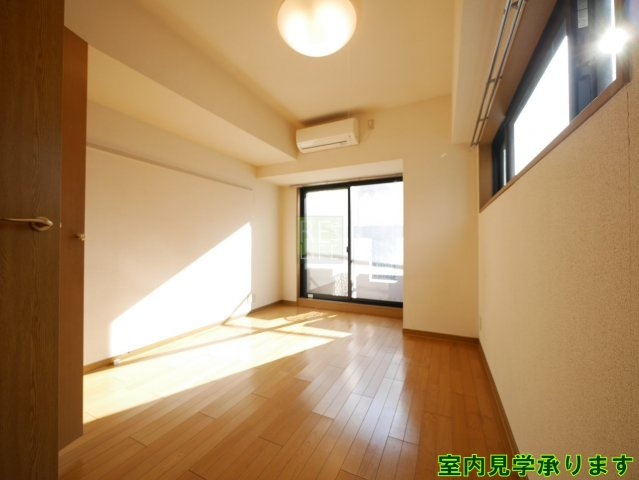 BluRock秋葉原の居間写真