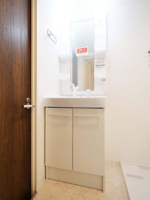 洗面設備　写真は同タイプ住居です。