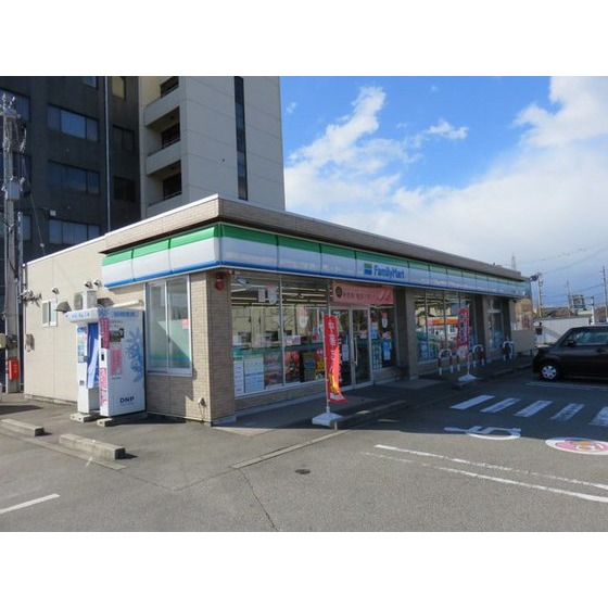 コンビニ　ファミリーマート砺波市役所前店（コンビニ）まで791m