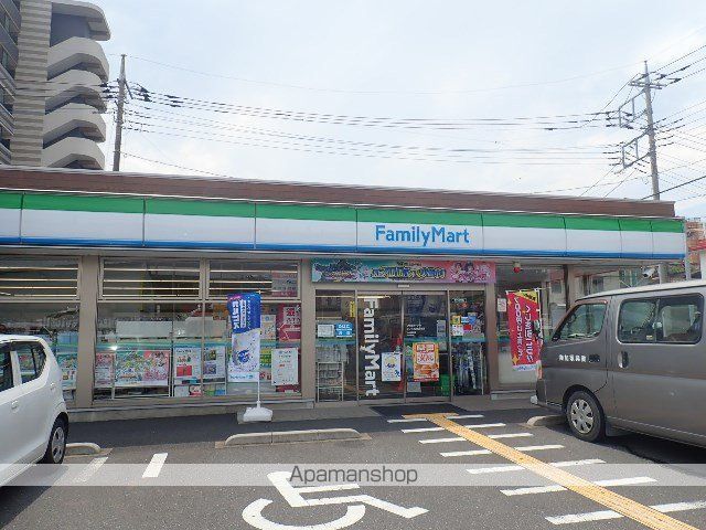 コンビニ　ファミリーマート（コンビニ）まで666m