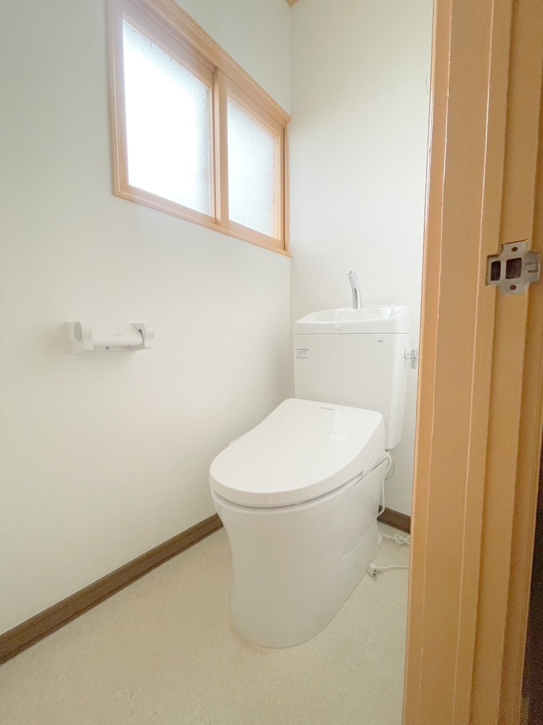 新琴似4条4丁目戸建のトイレ写真