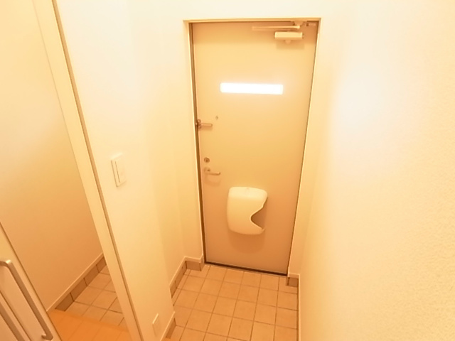 玄関　同物件別部屋