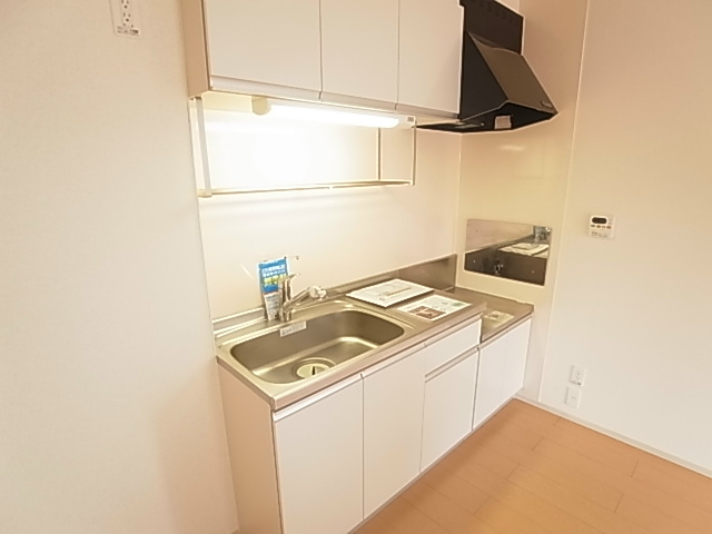 キッチン　同物件別部屋