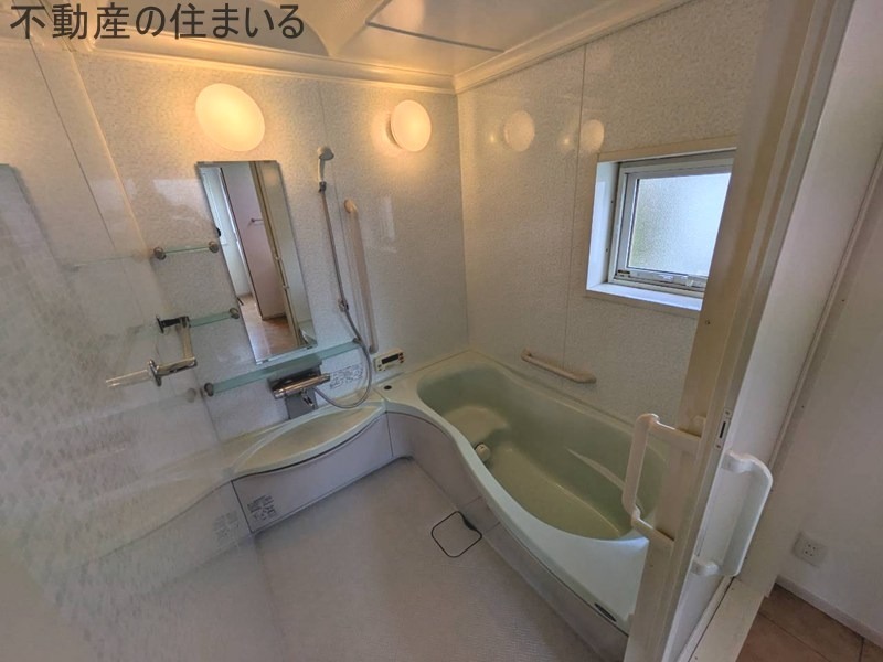 地下鉄南北線 自衛隊前駅 徒歩6分 2階建 築19年の風呂写真