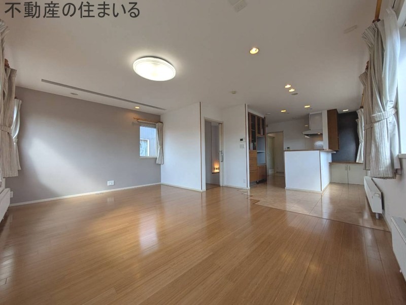 地下鉄南北線 自衛隊前駅 徒歩6分 2階建 築19年の居間写真