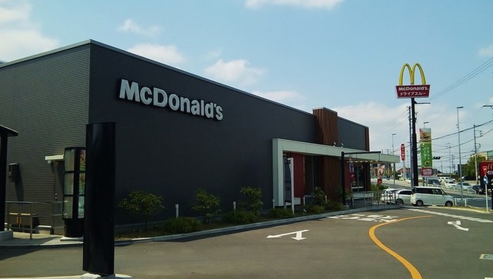 飲食店　マクドナルド（飲食店）まで870m