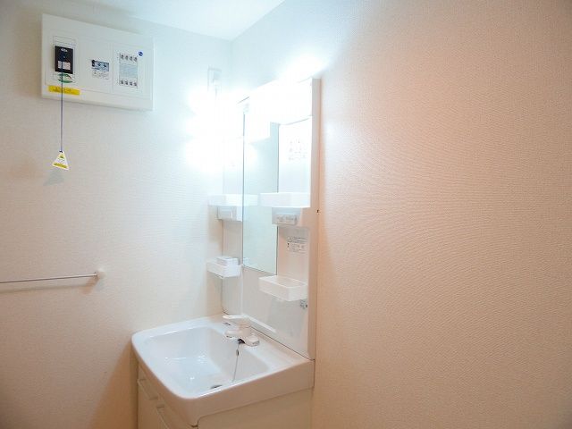 洗面設備　コンパクトで使いやすい洗面所