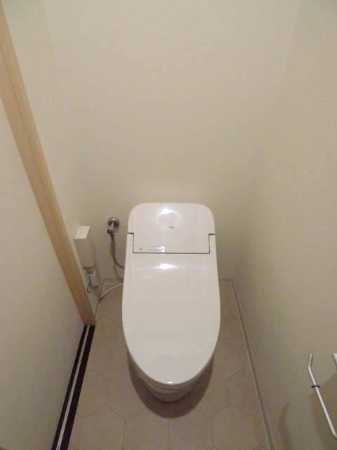 地下鉄東山線 覚王山駅 徒歩9分 4階建 築20年のトイレ写真