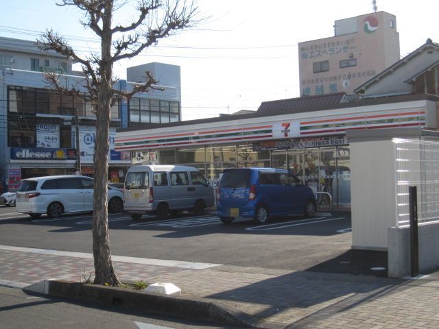 コンビニ　セブンイレブン（コンビニ）まで400m