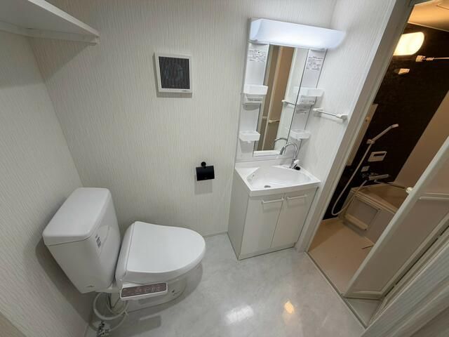 東京メトロ丸ノ内線 中野新橋駅 徒歩4分 4階建 築1年のトイレ写真
