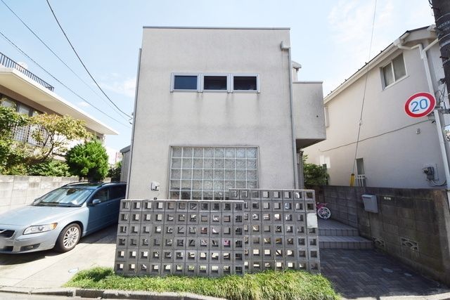 建物外観　★２００４年築・お洒落な外観・閑静な住宅街で落着いた環境で…