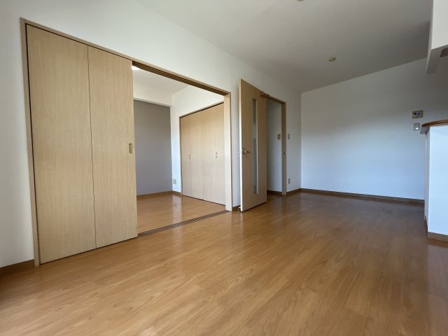 リファレンス中央町の居間写真
