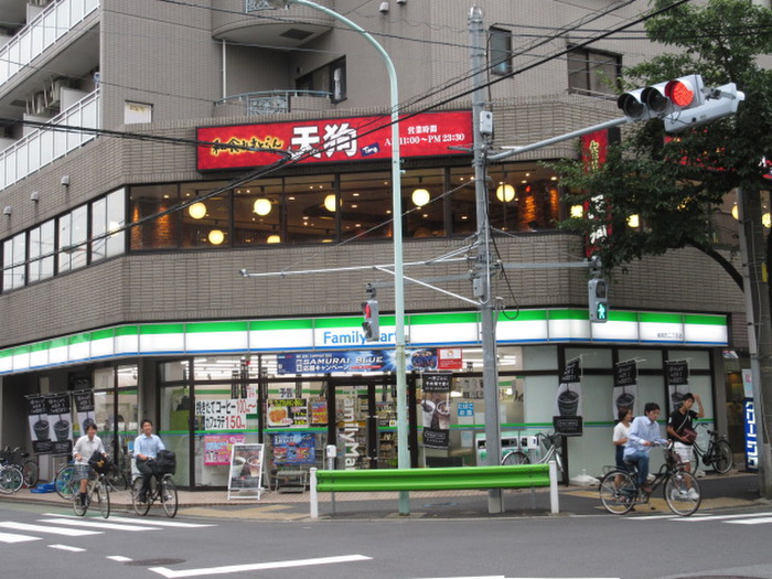 コンビニ　ファミリーマート 武蔵境駅南店（コンビニ）まで130m