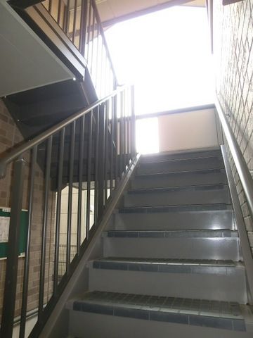 その他共有部分　２階への階段