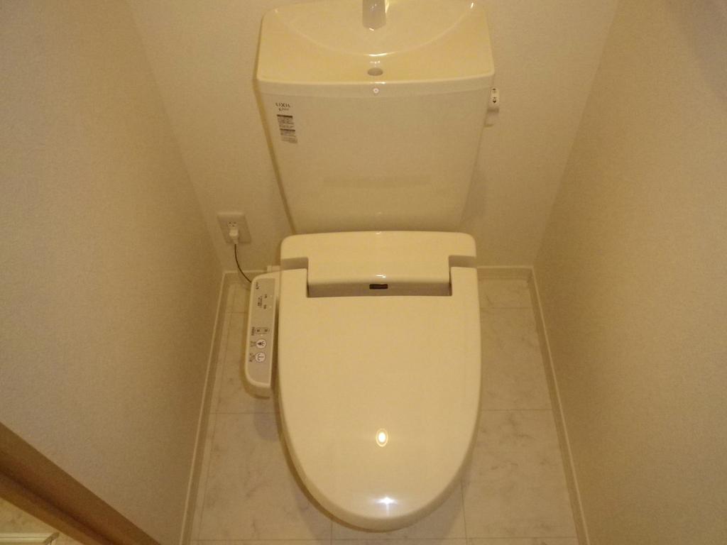ＪＲ常磐線 東海駅 徒歩5分 2階建 築13年のトイレ写真