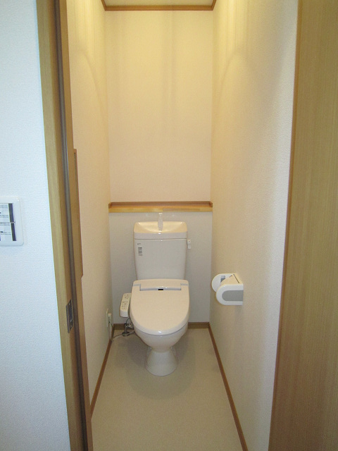 トイレ　温水洗浄便座