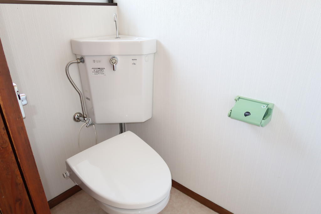 西坂貸家のトイレ写真