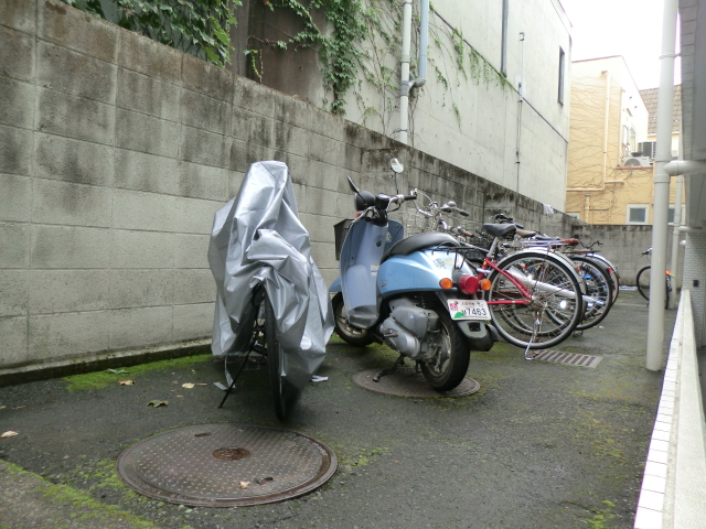 その他共有部分　駐輪場あります。自転車、原付置けます。