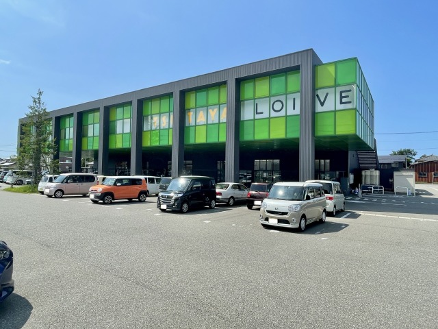 レンタルビデオ　明文堂書店TSUTAYA　KOMATSU（レンタルビデオ）まで754m