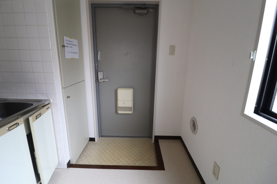 玄関　※別号室の写真です