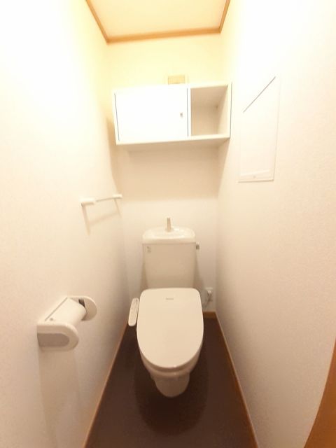 【三条市東裏館のアパートのトイレ】