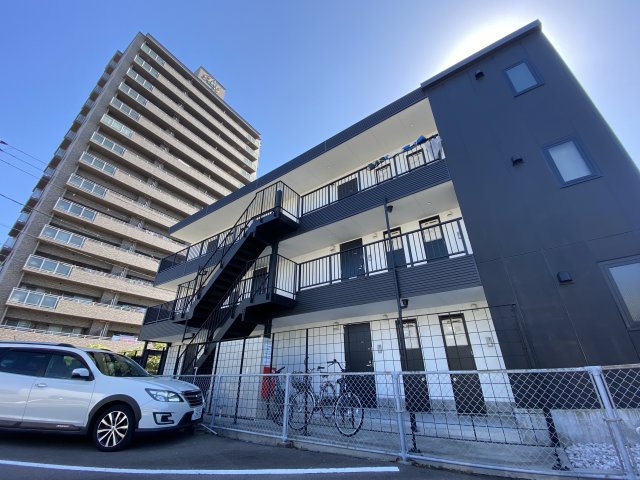 徳島市中常三島町のマンションの建物外観
