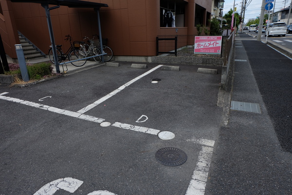 【守山市古高町のマンションの駐車場】