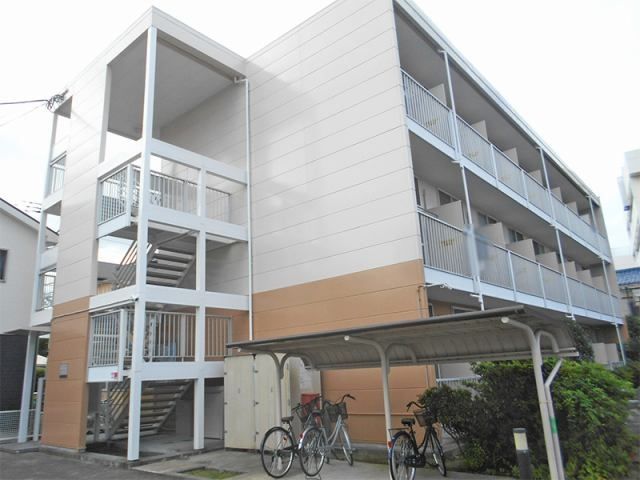 横浜市栄区長尾台町のアパートの建物外観