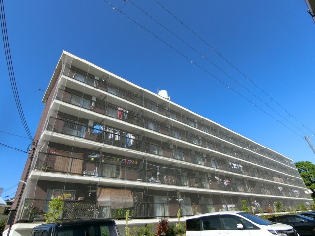 【神戸市西区玉津町高津橋のマンションの建物外観】