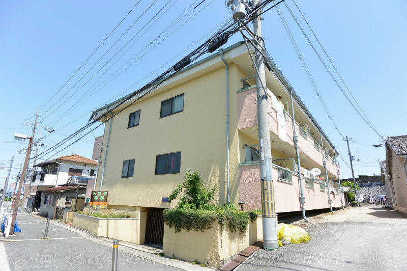 交野市星田のマンションの建物外観