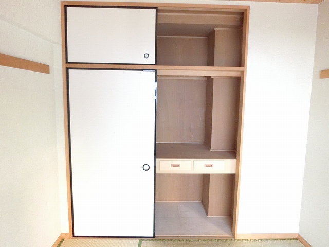 収納　(同タイプの他の部屋の写真です)