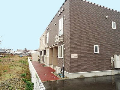 胎内市平木田のアパートの建物外観