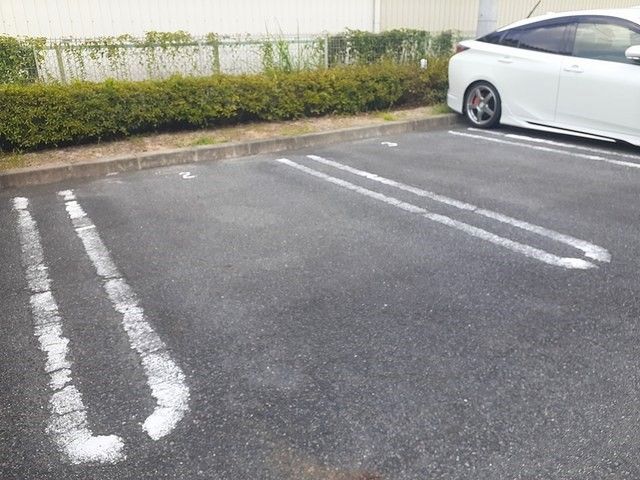 【エアリーウエストの駐車場】