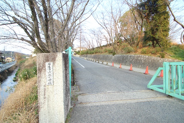 【ゴルフランドの小学校】