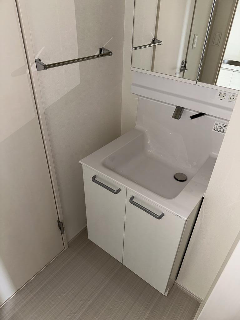 洗面設備　※写真は305号室のものです