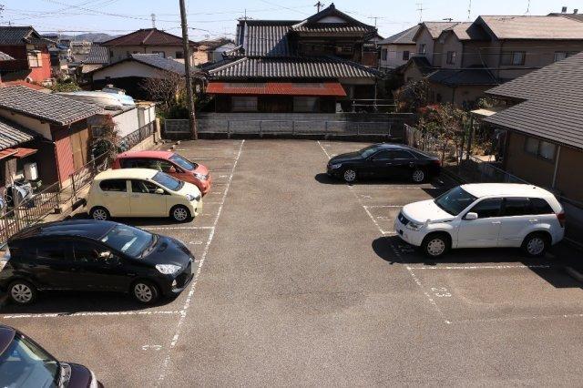 【下関市清末鞍馬のアパートの駐車場】